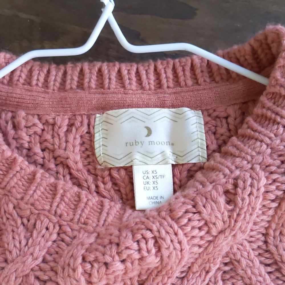 Ruby Moon cable knit rose sweater - Picture 3 of 4